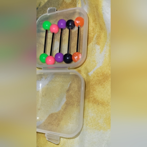 5 tongue rings with case - Picture 4 of 4